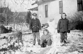 small_jerry (right) snowman 2017-382.webp